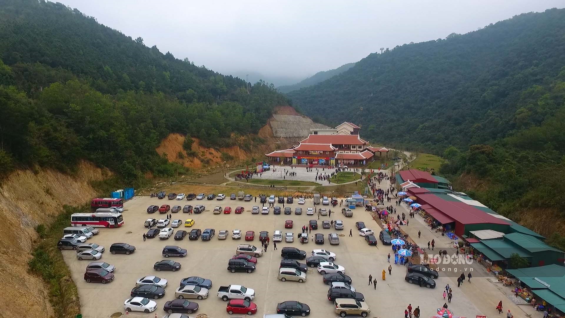 Am Ngọa Vân có nghĩa là ngôi chùa nằm trên mây. Với quần thể di tích gồm hàng chục điểm trải dài từ chân lên tới đỉnh núi Bảo Đài và mở rộng ra xung quanh. Ảnh: Đoàn Hưng