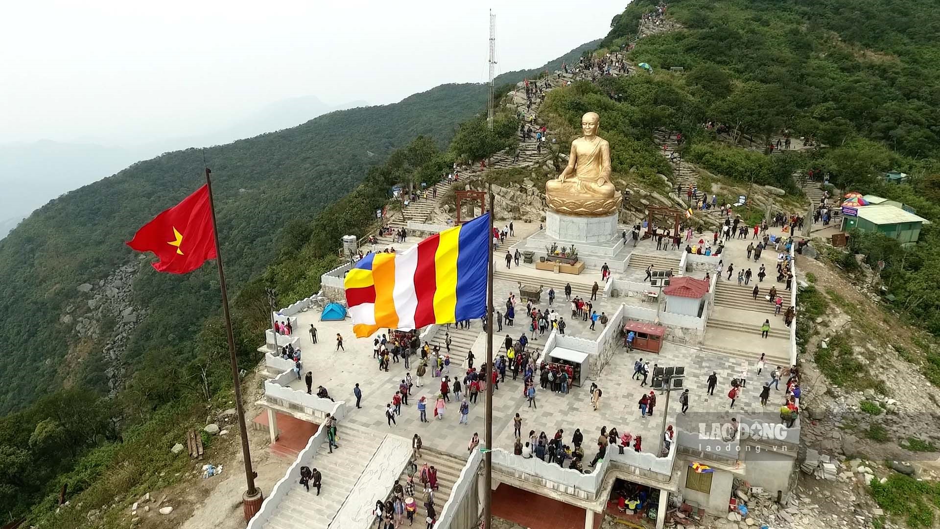 Yên Tử trở thành trung tâm Phật Giáo Việt Nam kể từ khi vua Trần Nhân Tông đến đây tu hành vào năm 1299, lấy pháp danh Hương Vân Đại Đầu Đà. Ảnh: Đoàn Hưng