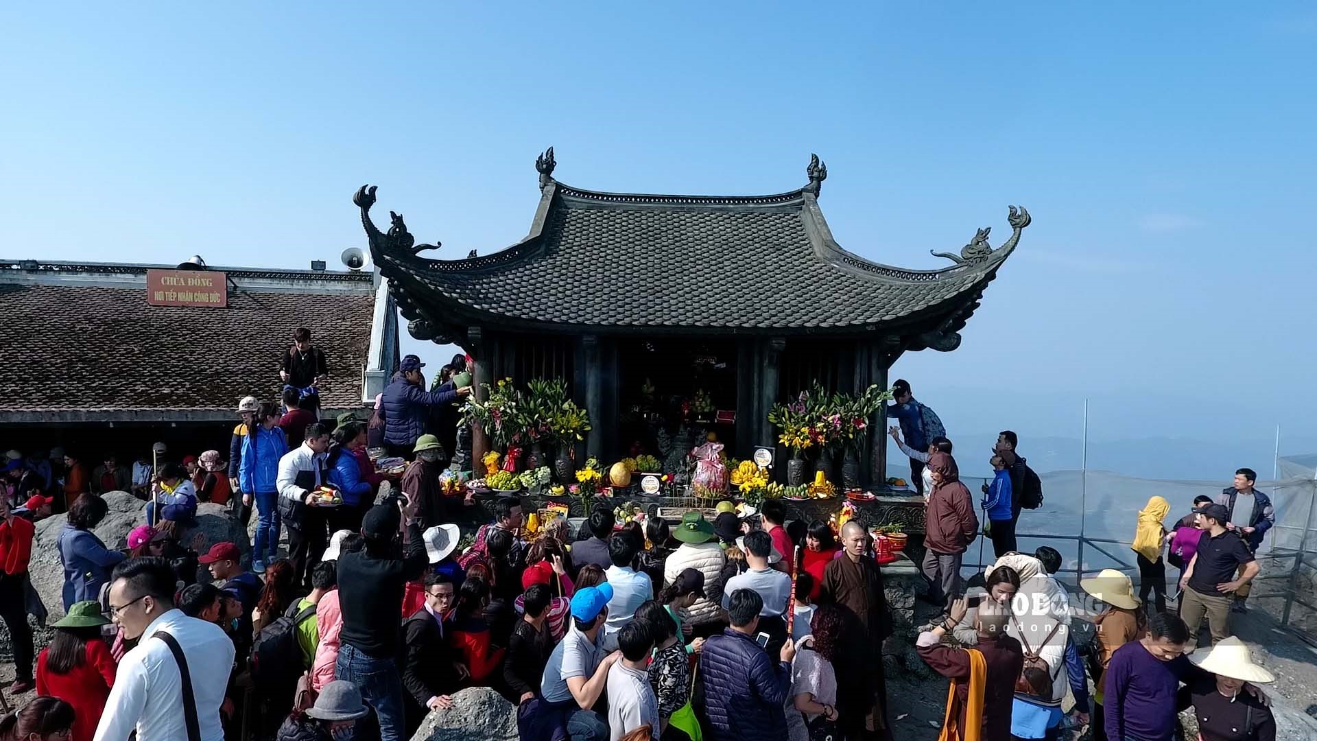 Trong khu danh thắng Yên Tử, Chùa Đồng tọa lạc ở đỉnh cao nhất dãy Yên Tử (1.068m). Đây là ngôi chùa trên đỉnh núi bằng đồng lớn nhất châu Á. Ảnh: Đoàn Hưng