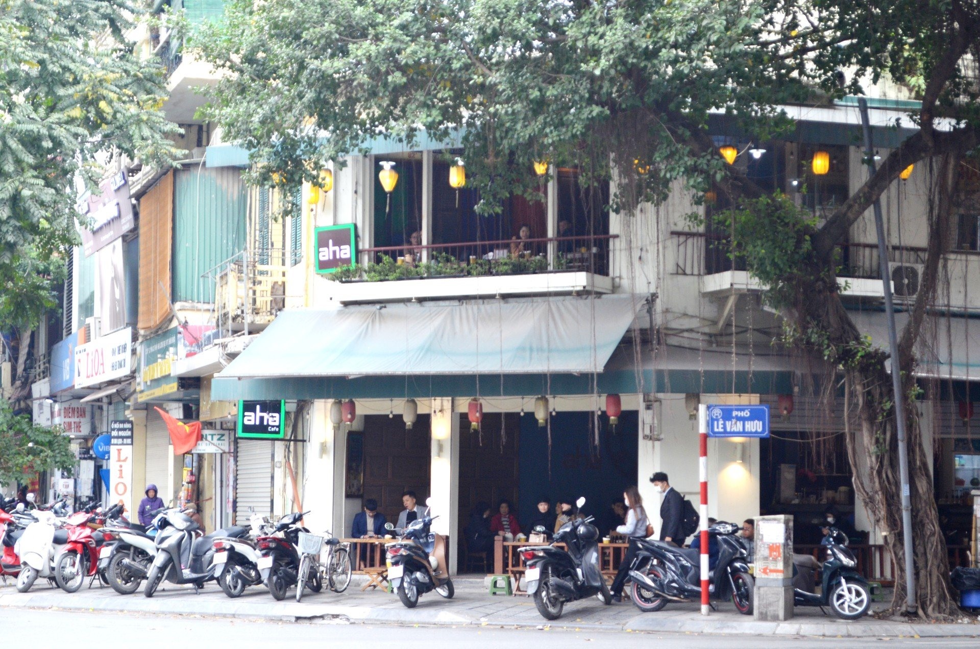 Ghi nhận của PV Lao Động ngày 27.01 (tức mùng 5 Tết), nhiều quán cà phê thương hiệu lớn đã mở cửa.