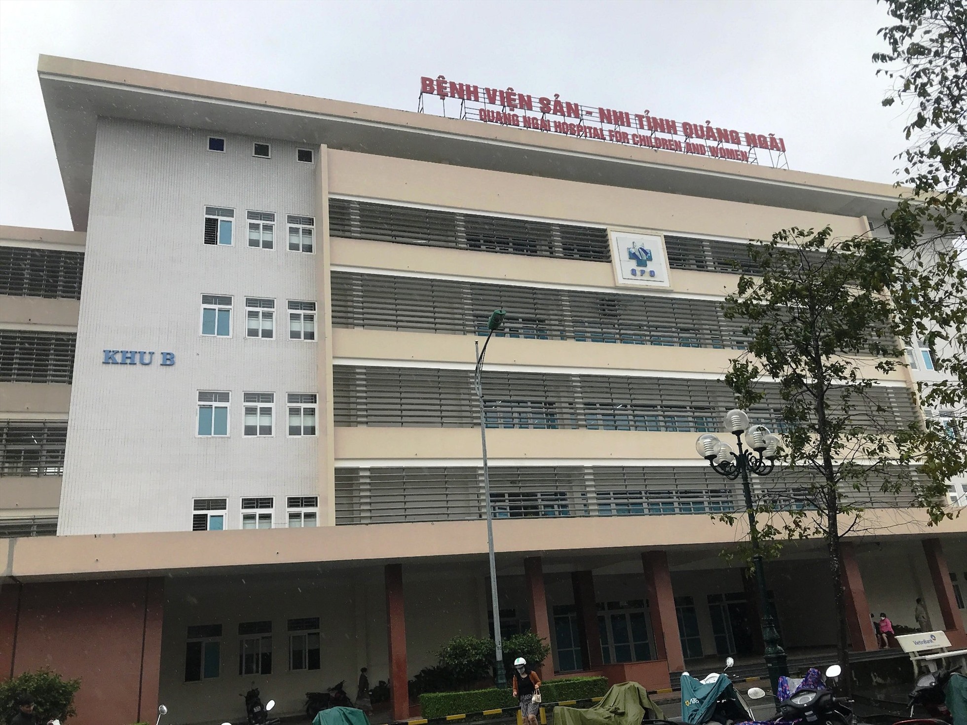 Bệnh viện Sản- Nhi tỉnh Quảng Ngãi nơi xảy ra vụ việc. Ảnh: ĐÔNG GIANG