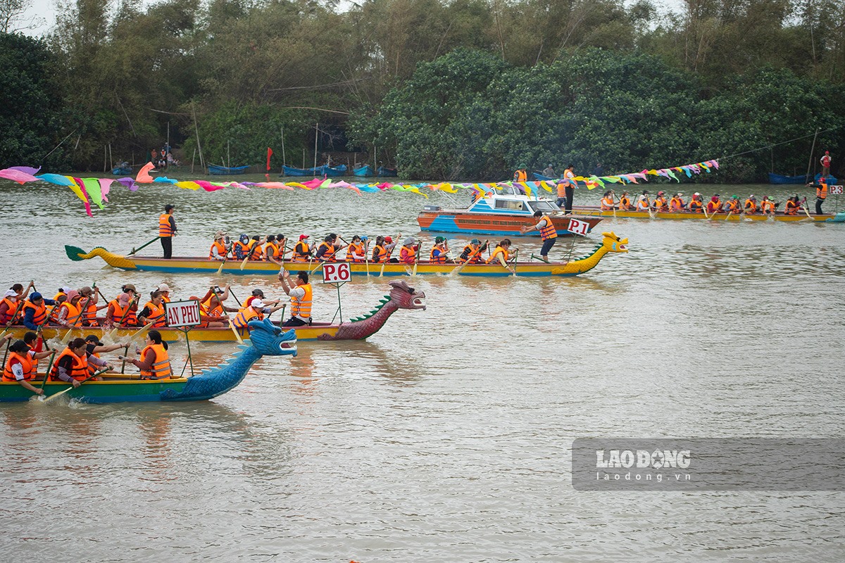 Sau 2 năm tạm hoãn do dịch COVID-19, năm nay hội đua thuyền truyền thống lần thứ 25 được tổ chức với quy mô hấp dẫn, đáp ứng nhu cầu vui chơi, giải trí của người dân và du khách.