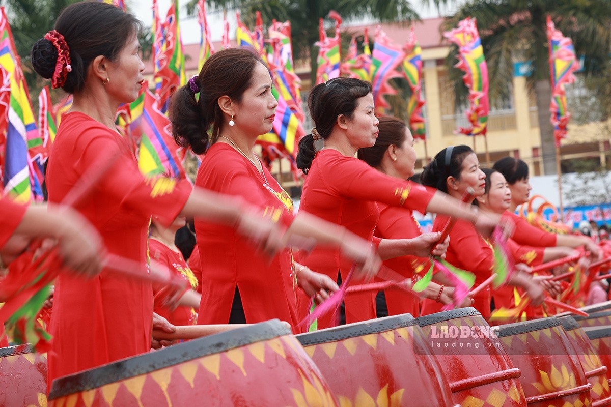 Lễ hội tịch điền Đọi Sơn còn tổ chức nhiều hoạt động văn hóa, văn nghệ như: vật cổ truyền, biểu diễn trống của đội trống thôn Đọi Tam, vẽ trang trí trâu...