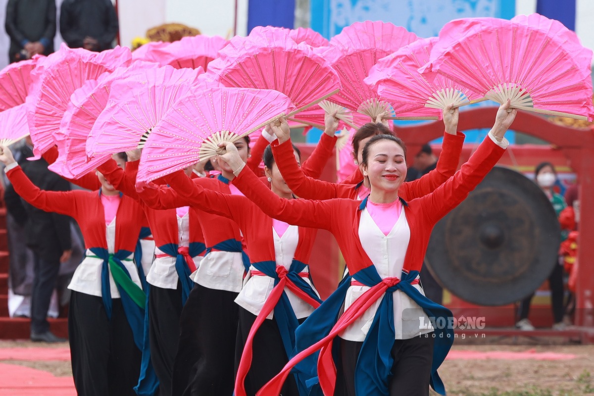 Lễ hội tịch điền Đọi Sơn còn tổ chức nhiều hoạt động văn hóa, văn nghệ như: vật cổ truyền, biểu diễn trống của đội trống thôn Đọi Tam, vẽ trang trí trâu...
