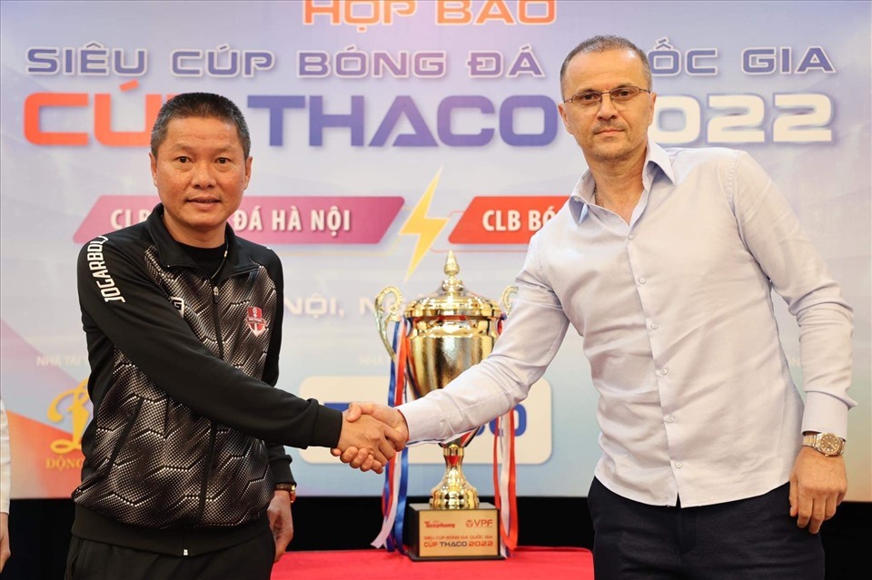 Huấn luyện viên Chu Đình Nghiêm và Bandovic tìm kiếm danh hiệu đầu tiên trong mùa giải mới. Ảnh: Như Ý
