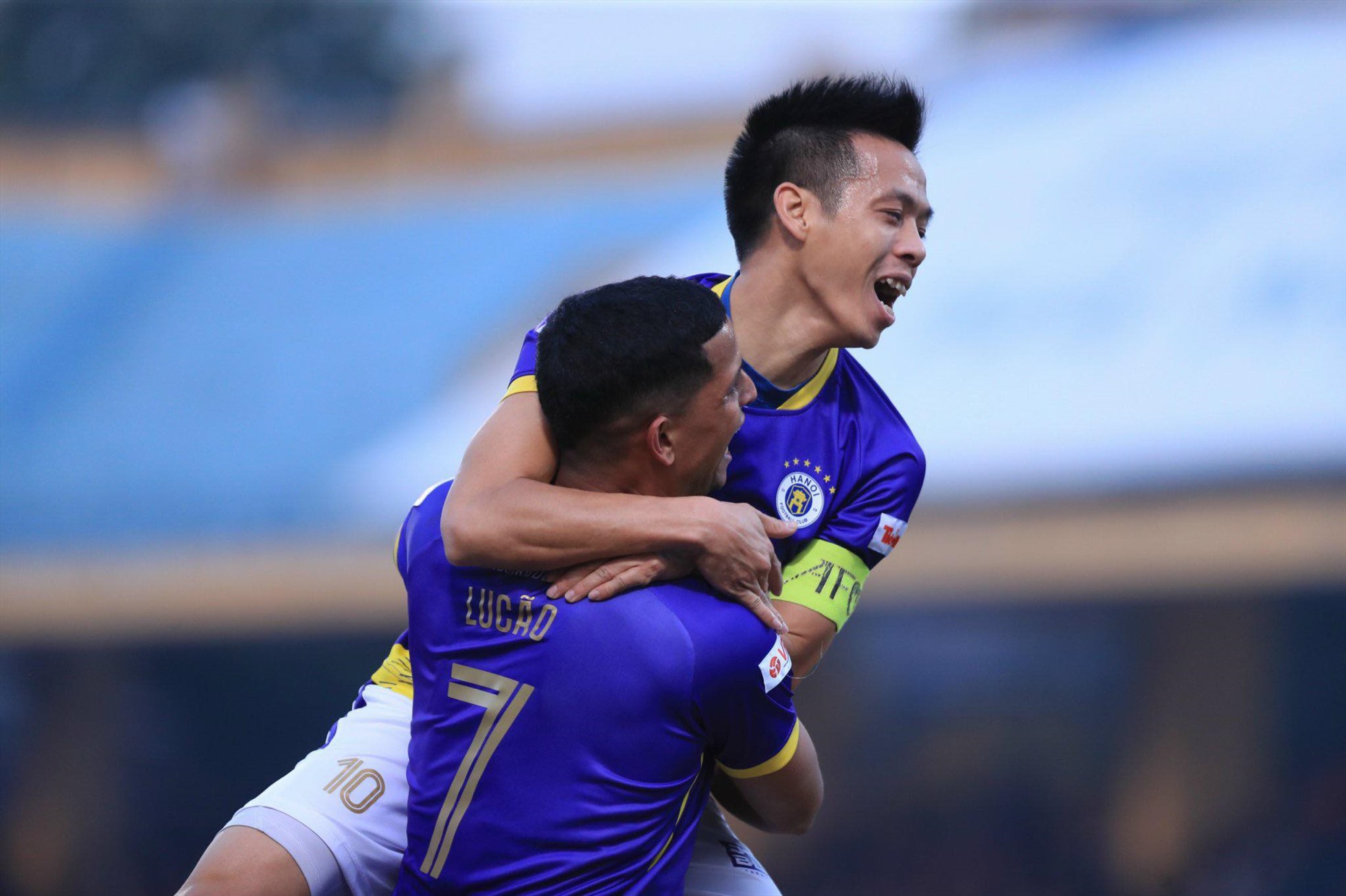 Lucao ghi bàn mở tỉ số cho Hà Nội FC. Ảnh: Minh Dân