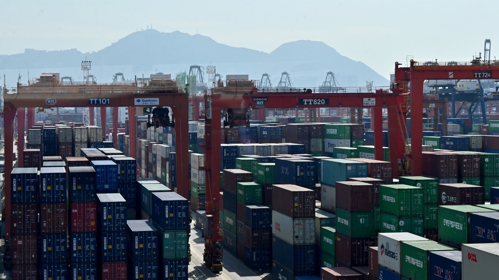 Cảng container Kwai Chung ở Hong Kong, Trung Quốc. Ảnh: AFP