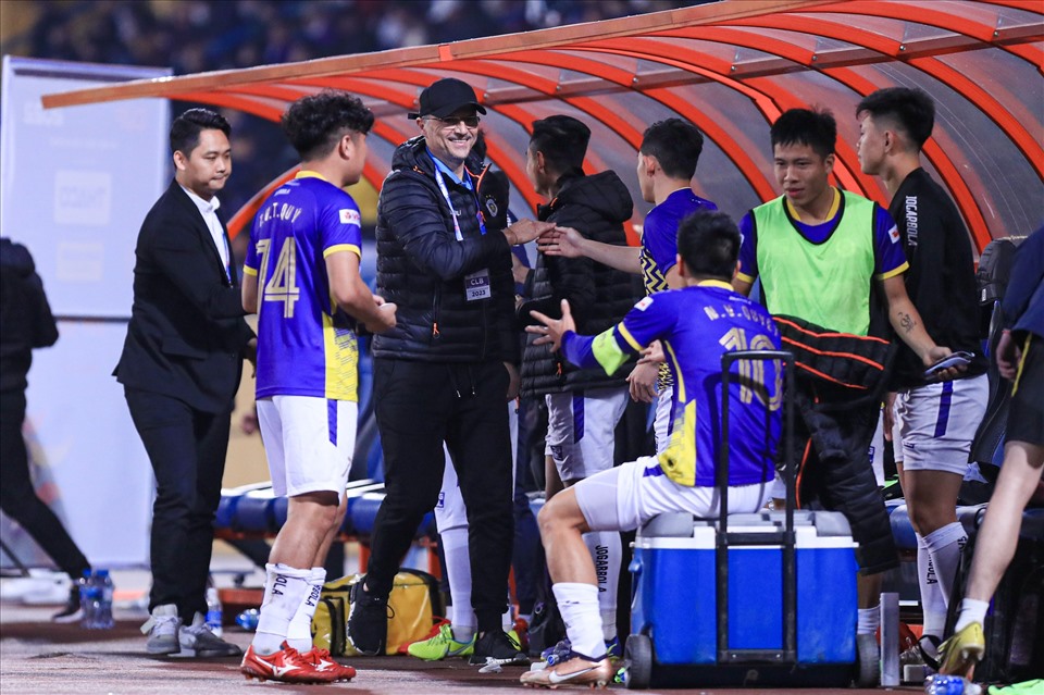 Huấn luyện viên Bandovic mang đến màu sắc mới cho Hà Nội FC cho mục tiêu tại AFC Champions League. Ảnh: Minh Dân