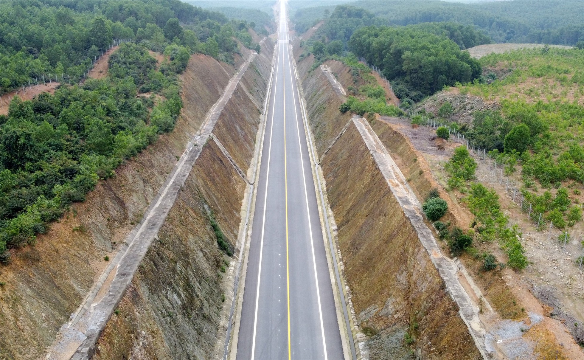 Cao tốc Cam Lộ - La Sơn vừa mới khánh thành, đưa vào khai thác vào ngày 31.12.2022.