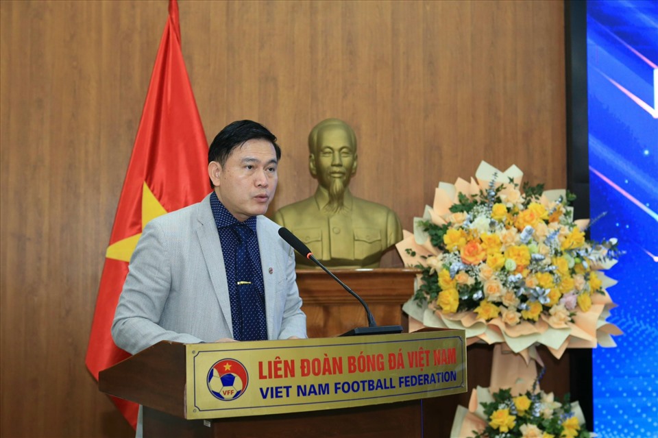 Phó Chủ tịch VFF Trần Anh Tú phát biểu tại Hội nghị. Ảnh: VFF