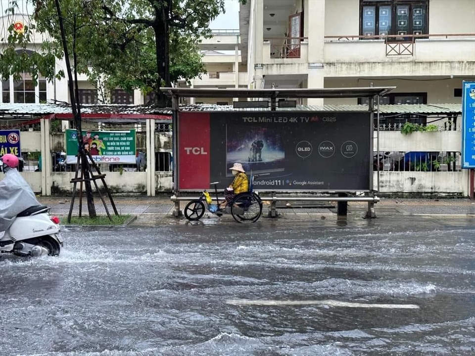 Ngập cục bộ sau mưa lớn tại Đà Nẵng. Ảnh: Nguyễn Linh