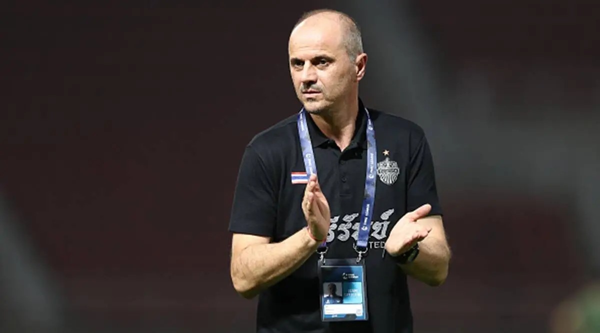 Huấn luyện viên Bozidar Bandovic chính thức dẫn dắt câu lạc bộ Hà Nội ở V.League 2023. Ảnh: Twitter