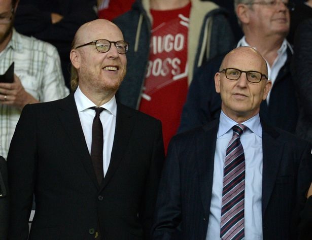 Đồng chủ tịch của Man United, Joel Glazer (phải) và Avram Glazer.  Ảnh: AFP