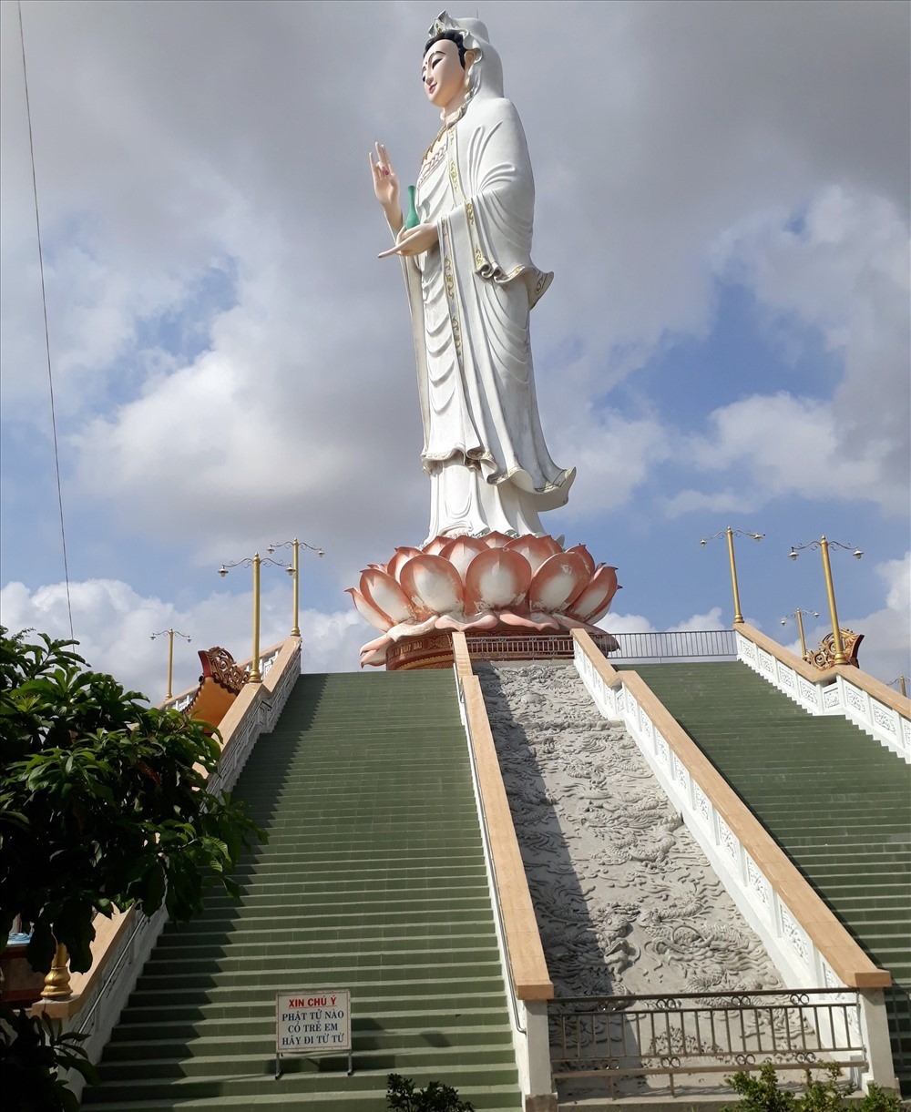 Chùa Hưng Thiện, Bạc Liêu có tượng Phật Bà cao nhất ĐBSCL. Ảnh: Nhật Hồ