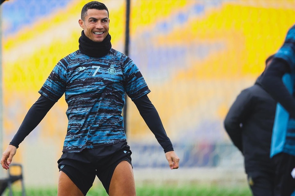 Đến bao giờ, nụ cười mới quay lại trở lại với Ronaldo?  Ảnh: Al Nassr