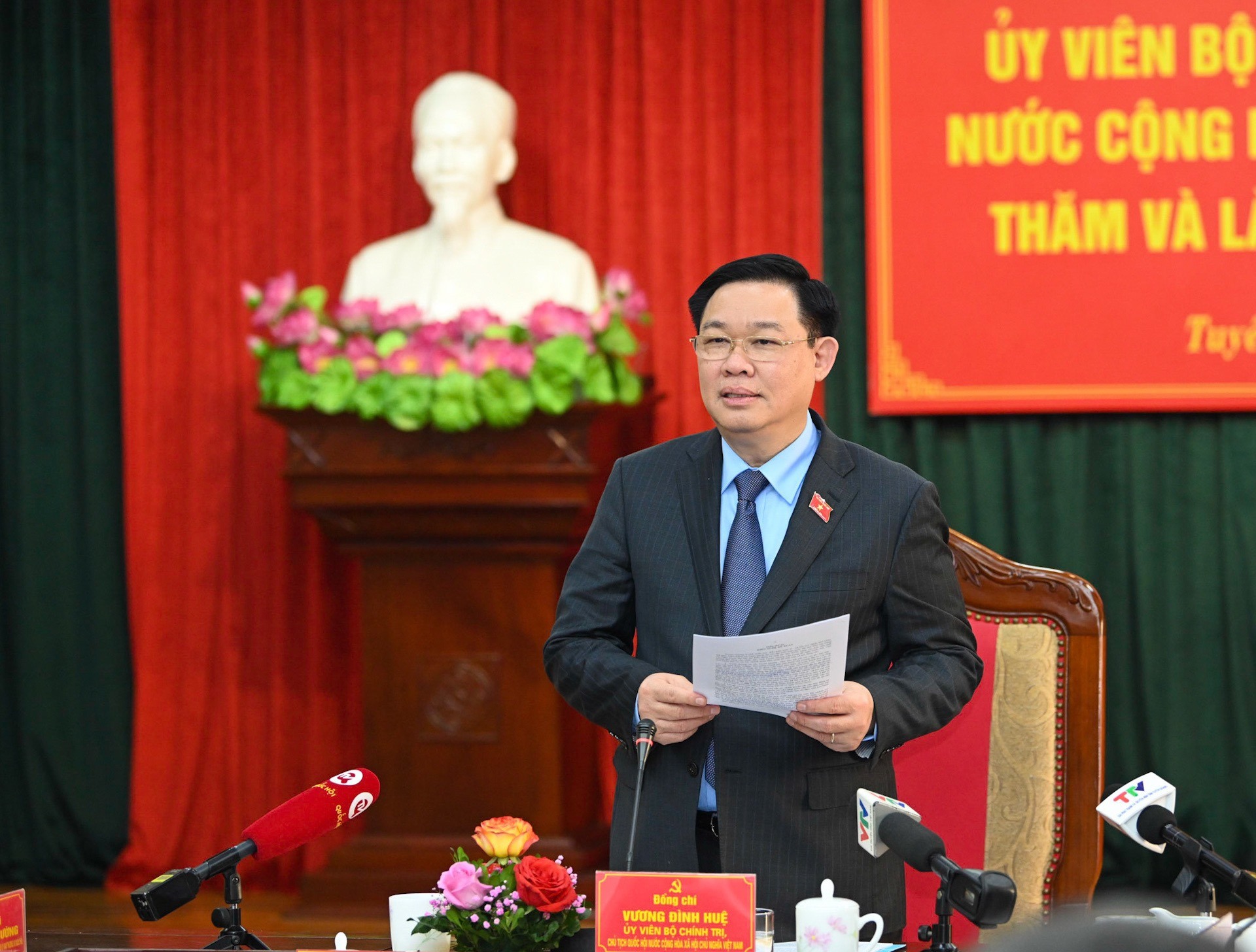 Chủ tịch Quốc hội Vương Đình Huệ phát biểu tại cuộc làm việc.
