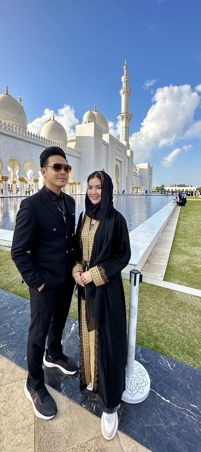 Sau Tết Quý Mão ở Việt Nam, Kha Ly - Thanh Duy đưa gia đình sang Dubai du lịch. Cô check in ở nhiều địa điểm từ bờ biển, vườn hoa đến các kiến trúc đồ sộ.