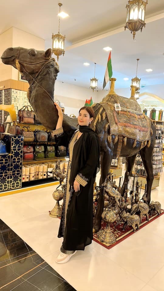 Vợ chồng diễn viên đặt vé sang Dubai để thưởng thức ẩm thực và cảnh đẹp. Cặp sao check in tại những địa điểm nổi tiếng nơi đây.