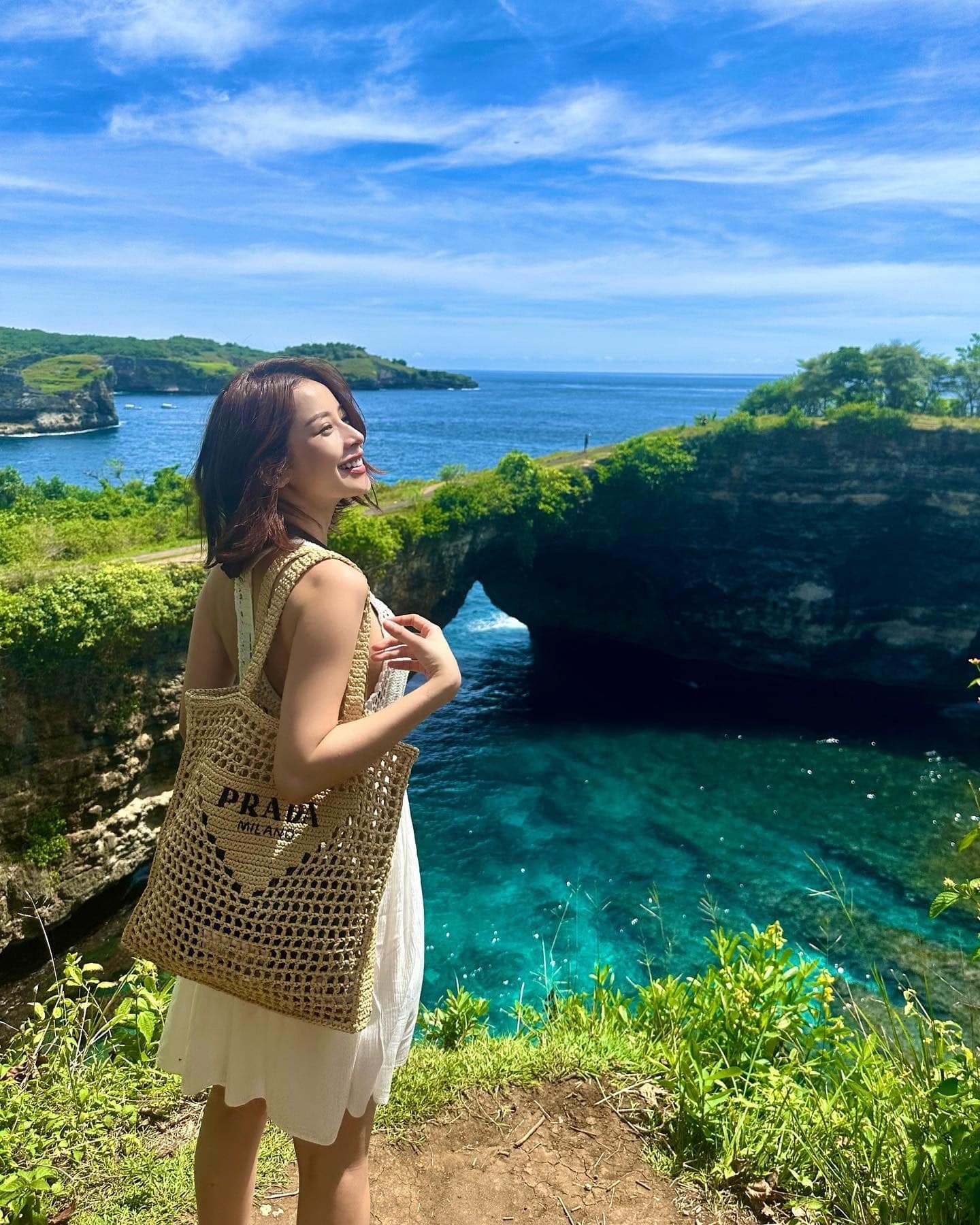 Sau vài ngày nghỉ dưỡng ở Bali, Chi Pu tiếp tục đi Nhật Bản dịp đầu năm. Nữ ca sĩ thể hiện sự vui vẻ, thảnh thơi thông qua những bức ảnh trên trang cá nhân.
