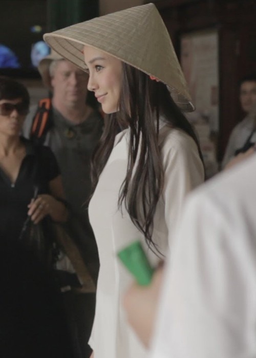 Diễn viên Angela Baby của Trung Quốc từng được khán giả khen nức nở khi diện áo dài trắng và đội nón lá khi đến Việt Nam. Ảnh: Xinhua