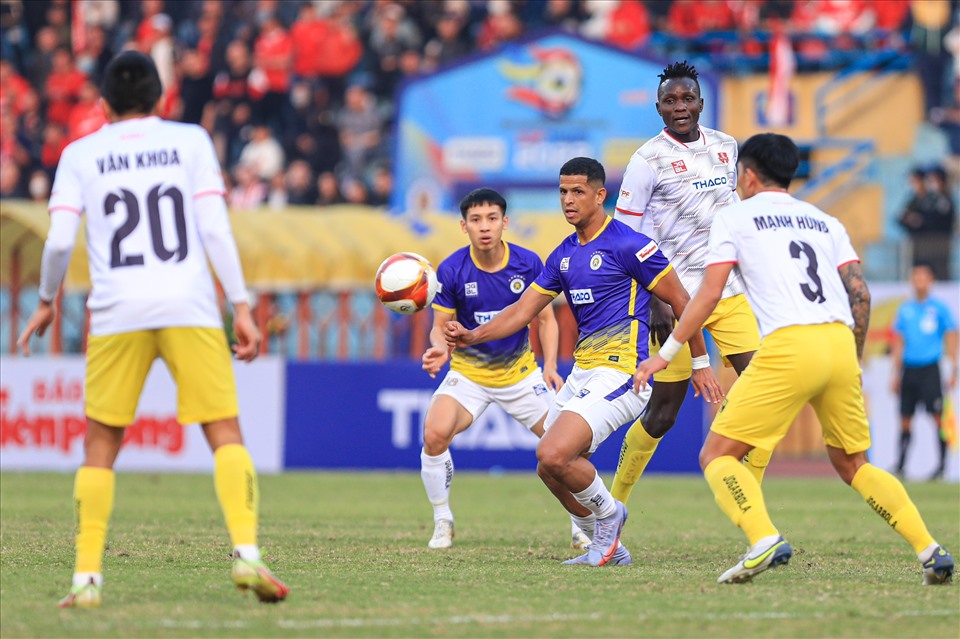 V.League 2023 thay đổi thể thức thi đấu khiến giải đấu trở nên hấp dẫn. Ảnh: Minh Dân