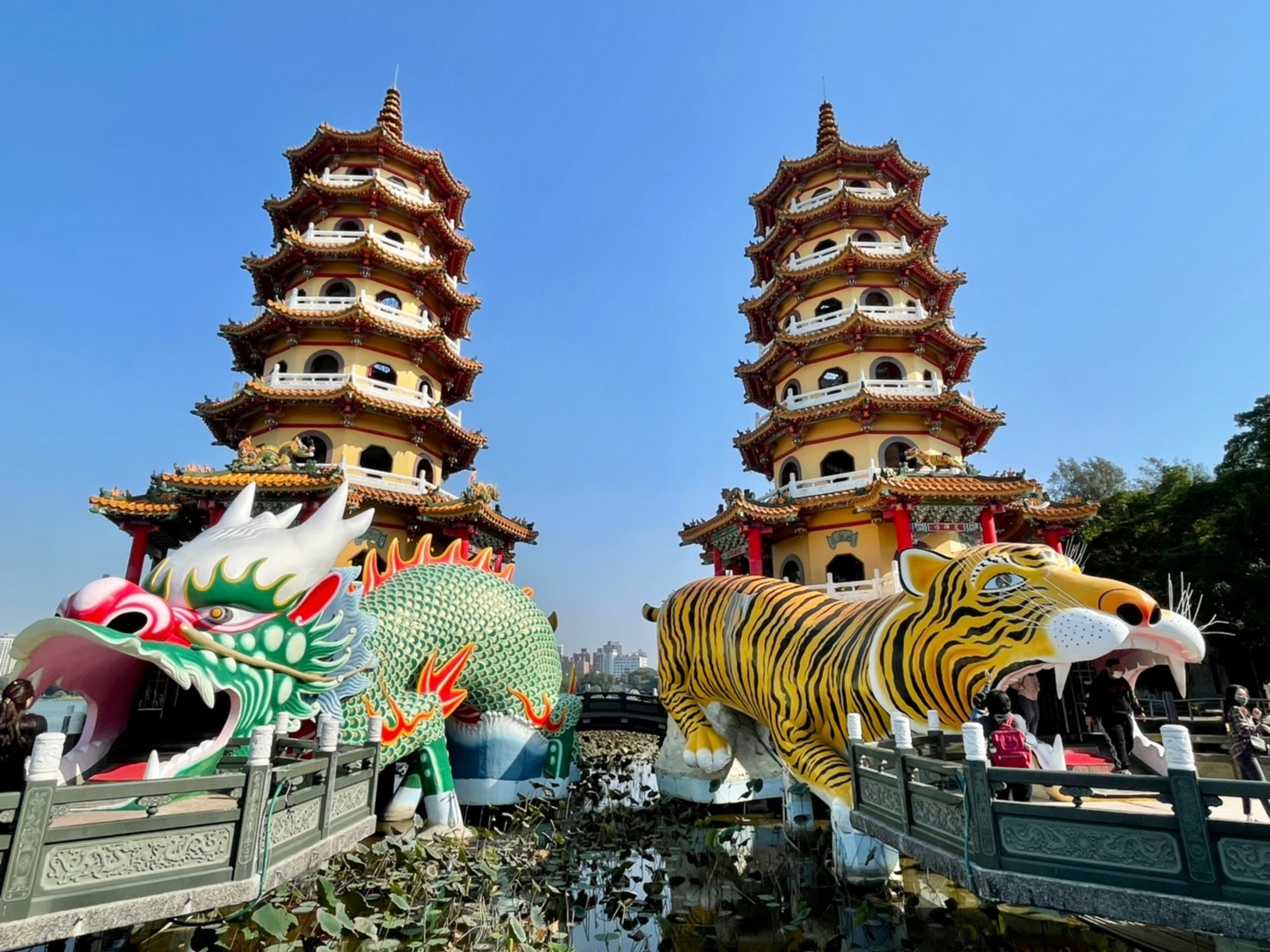 Ngôi chùa 'vào rồng ra hổ' ở Đài Loan