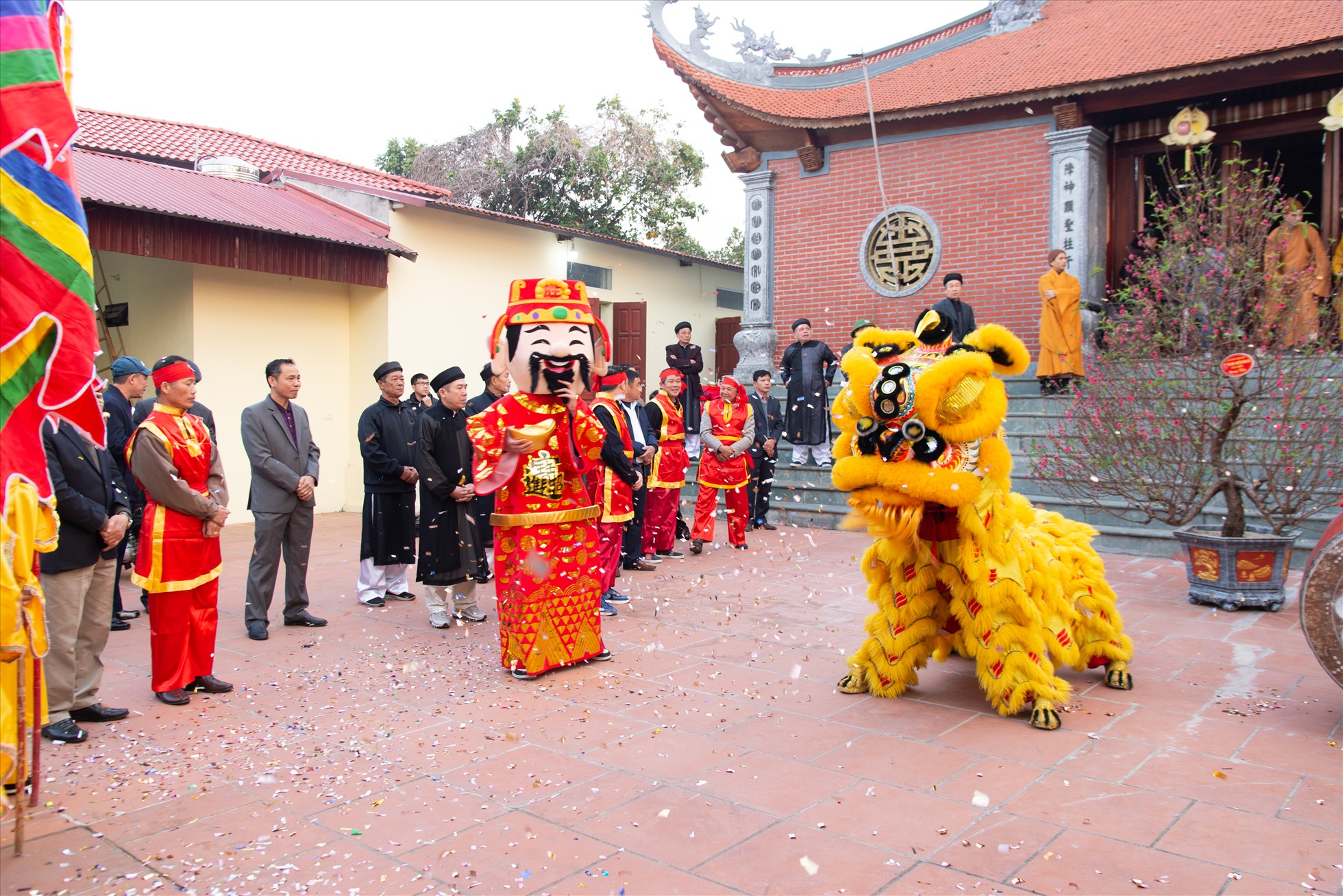 Hàng năm, người dân tổ chức Lễ hội Đền Bà Chúa Kho ở Quả Cảm vào đúng ngày giỗ của Bà (mùng 10 tháng Giêng) để cầu bình an, lộc phước, buôn bán, kinh doanh thuận lợi. Đặc biệt, lễ rước lớn được tổ chức 5 năm một lần với nhiều nghi thức, tập tục quan trọng được người dân lưu truyền suốt hàng trăm năm.