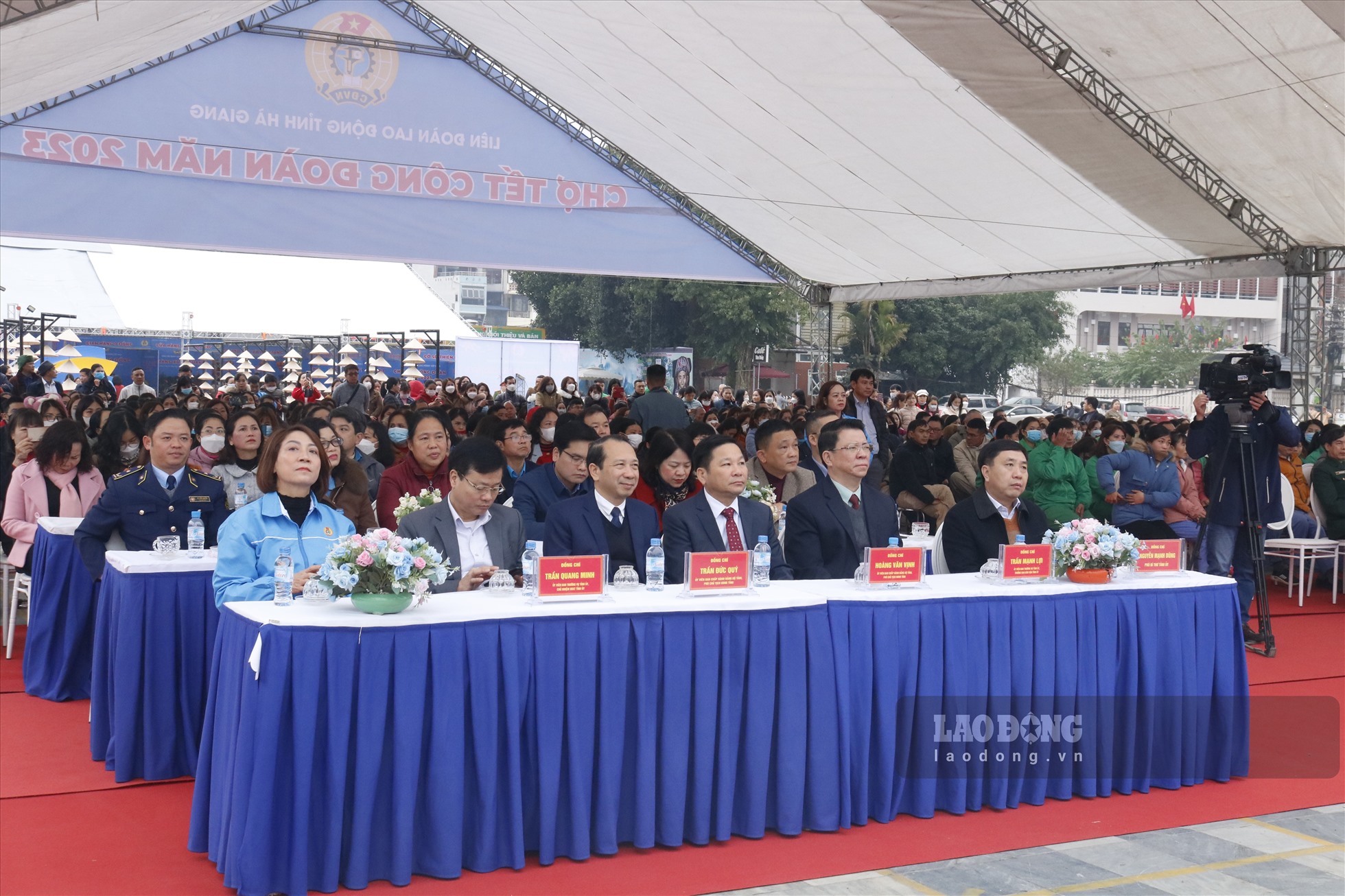 Một số lãnh đạo, đại biểu tham dự Chợ Tết Công đoàn 2023.