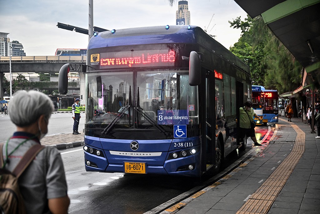 Xe buýt điện ở Bangkok, Thái Lan. Ảnh: AFP