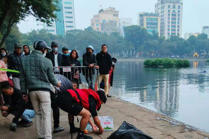 Nam thanh niên lao xuống hồ Thiền Quang tự tử đã được tìm thấy. Ảnh: Công an cung cấp