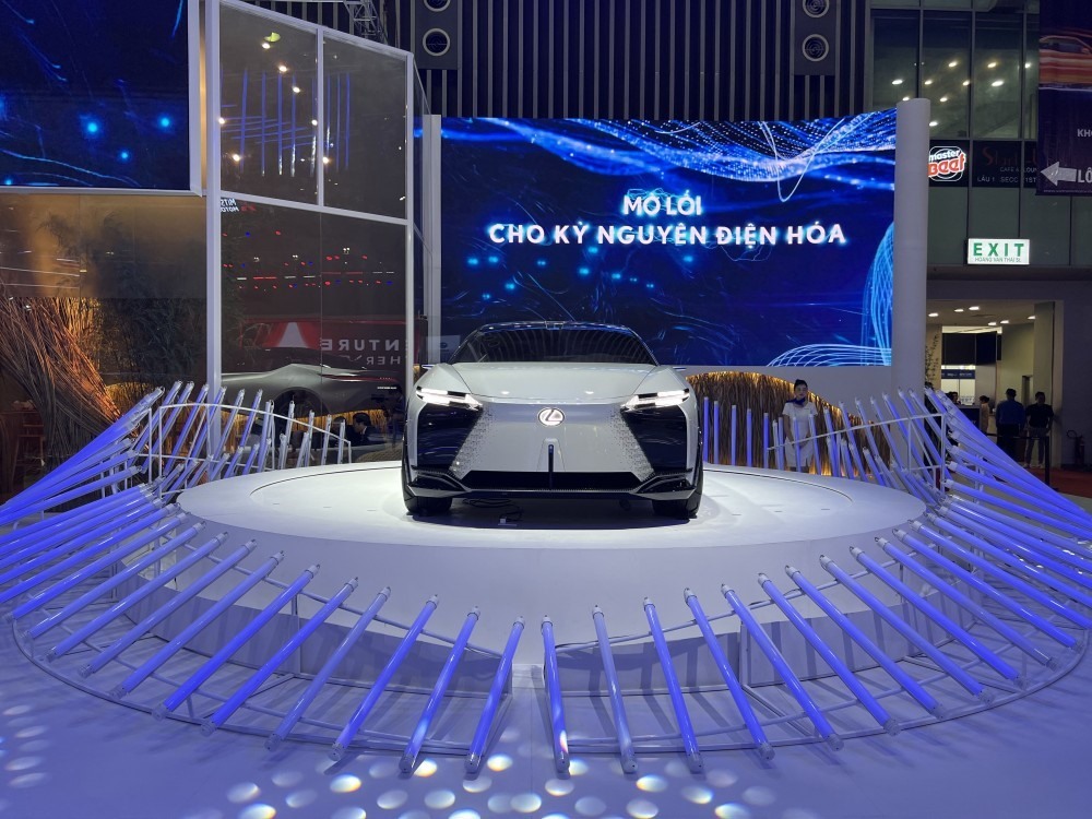 Lexus LF-Z concept được hãng Lexus nhấn mạnh là khởi đầu cho một kỷ nguyên mới trong cuộc cách mạng điện hóa xe hơi. Ảnh: Khánh Linh.