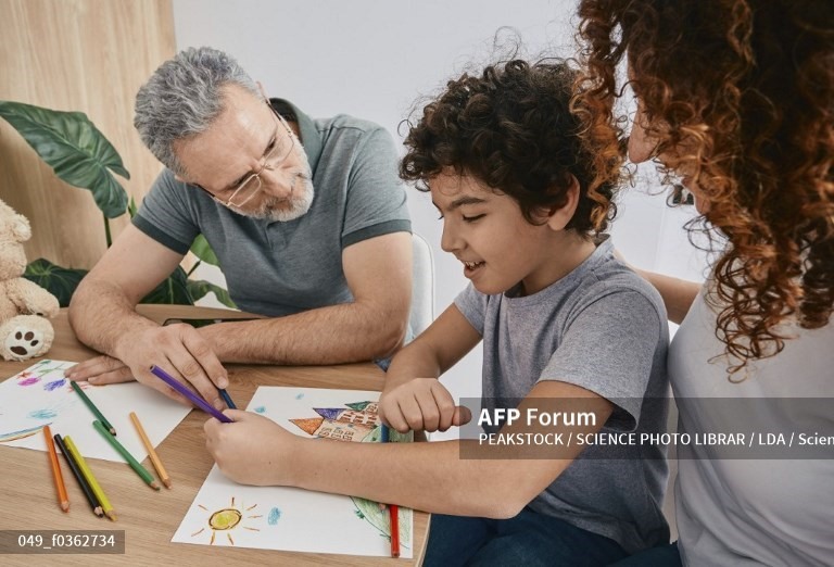 Cẩm nang nuôi dạy con cái mà mọi bậc cha mẹ cần biết. Ảnh: AFP