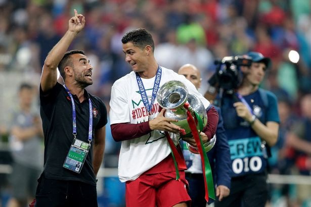 Ricardo Regufe giúp Ronaldo ký hợp đồng với Nike.  Ảnh: AFP