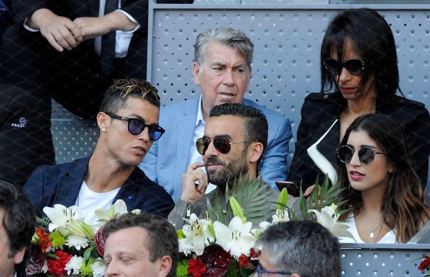 Ricardo Regufe thường là người đảm nhiệm khía cạnh thương mại cho Ronaldo.  Ảnh: AFP