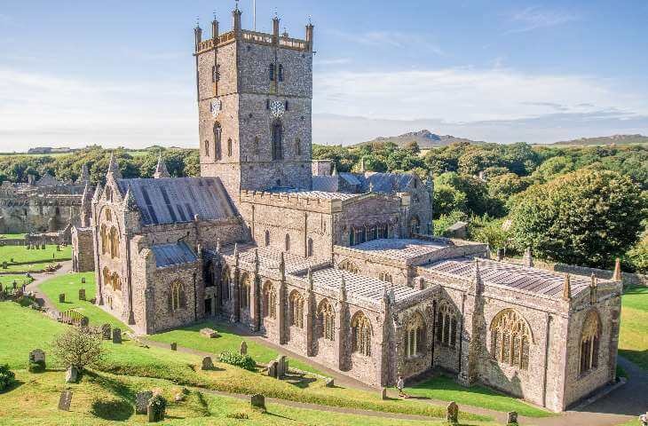 St. Davids. Ảnh: Historic UK