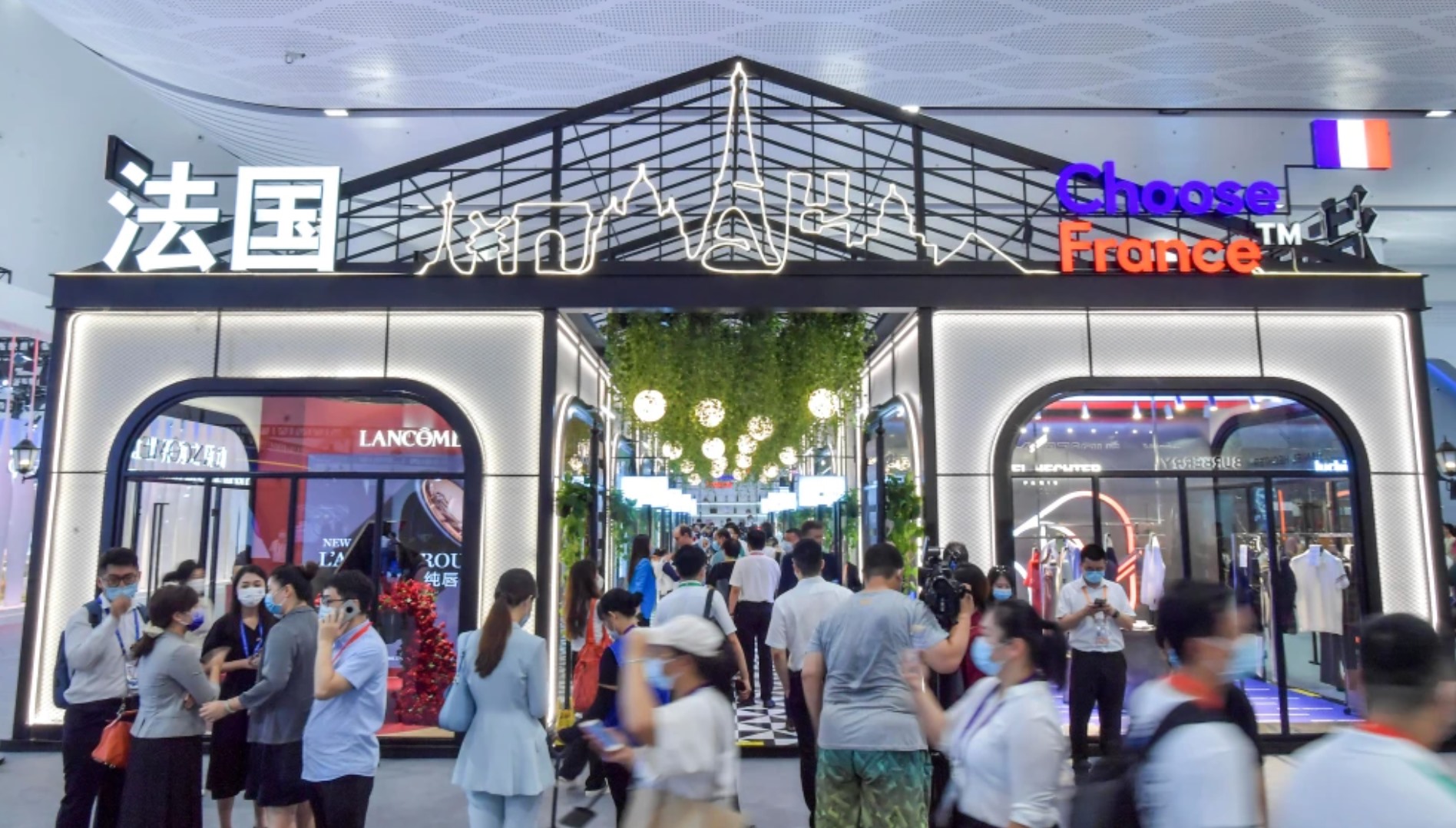 Gian hàng Pháp tại Hội chợ triển lãm sản phẩm tiêu dùng quốc tế Trung Quốc lần thứ 2 ở Hải Nam. Ảnh: Xinhua