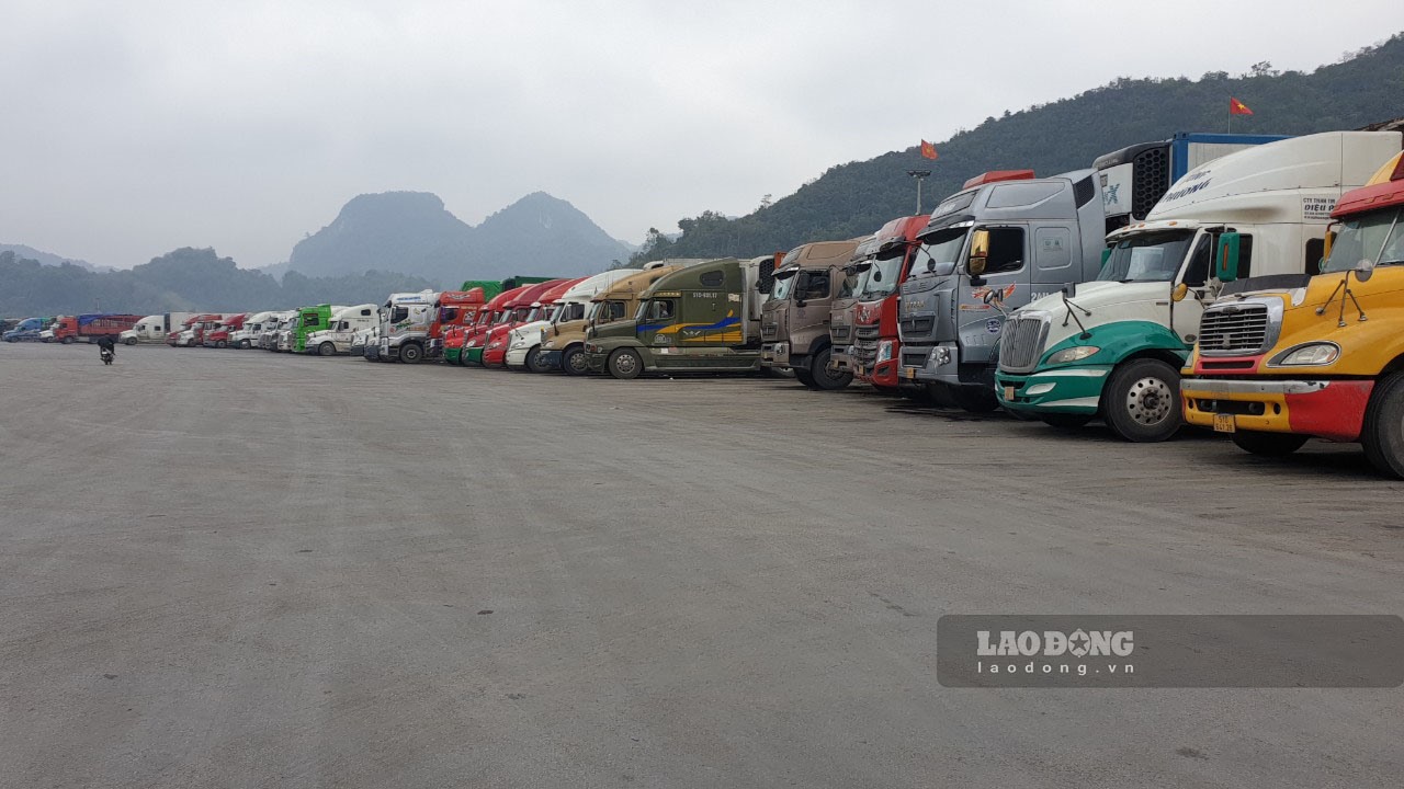 Tính đến 20h ngày 4.1, tại các cửa khẩu trên địa bàn tỉnh Lạng Sơn chỉ còn 208 xe hàng chờ xuất khẩu. Ảnh: Trần Tuấn.