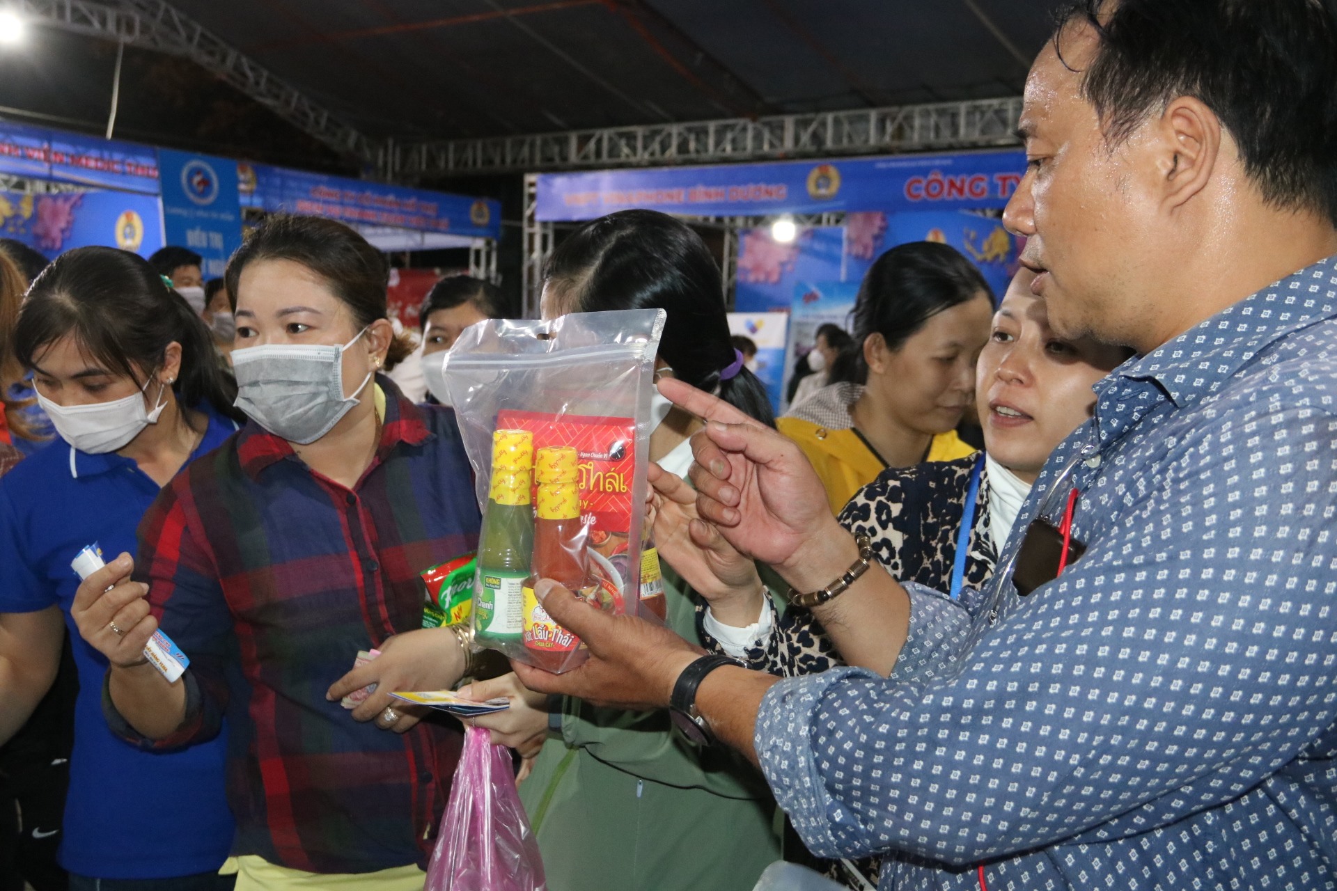 Phiên Chợ Tết Công đoàn sẽ hỗ trợ hàng ngàn công nhân lao động ở thành phố Thuận An, Dĩ An tiết kiệm được một phần chi phí trong bối cảnh khó khăn.
