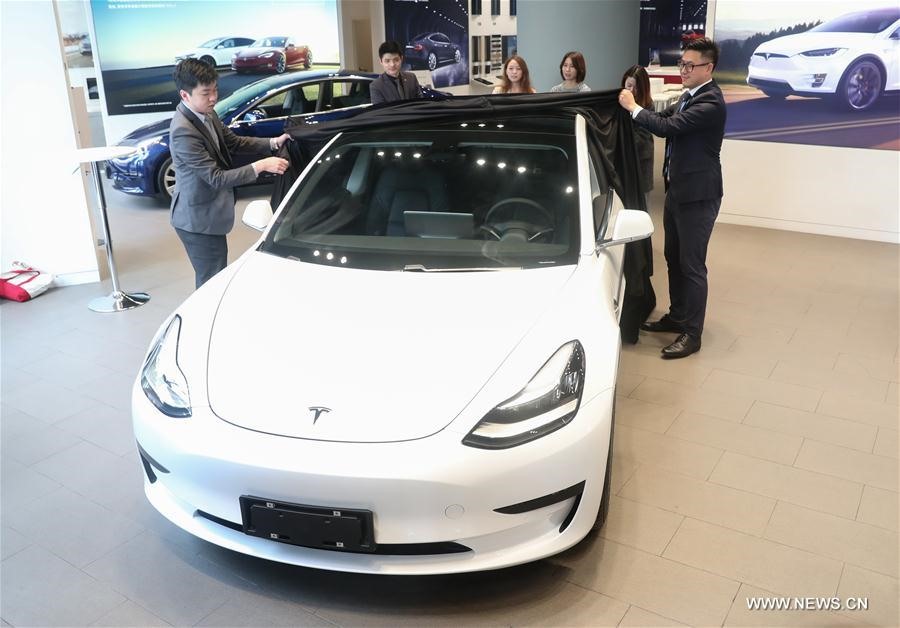 Tesla đã giảm giá xe điện tại thị trường Trung Quốc thấp hơn tại Mỹ. Ảnh: Xinhua