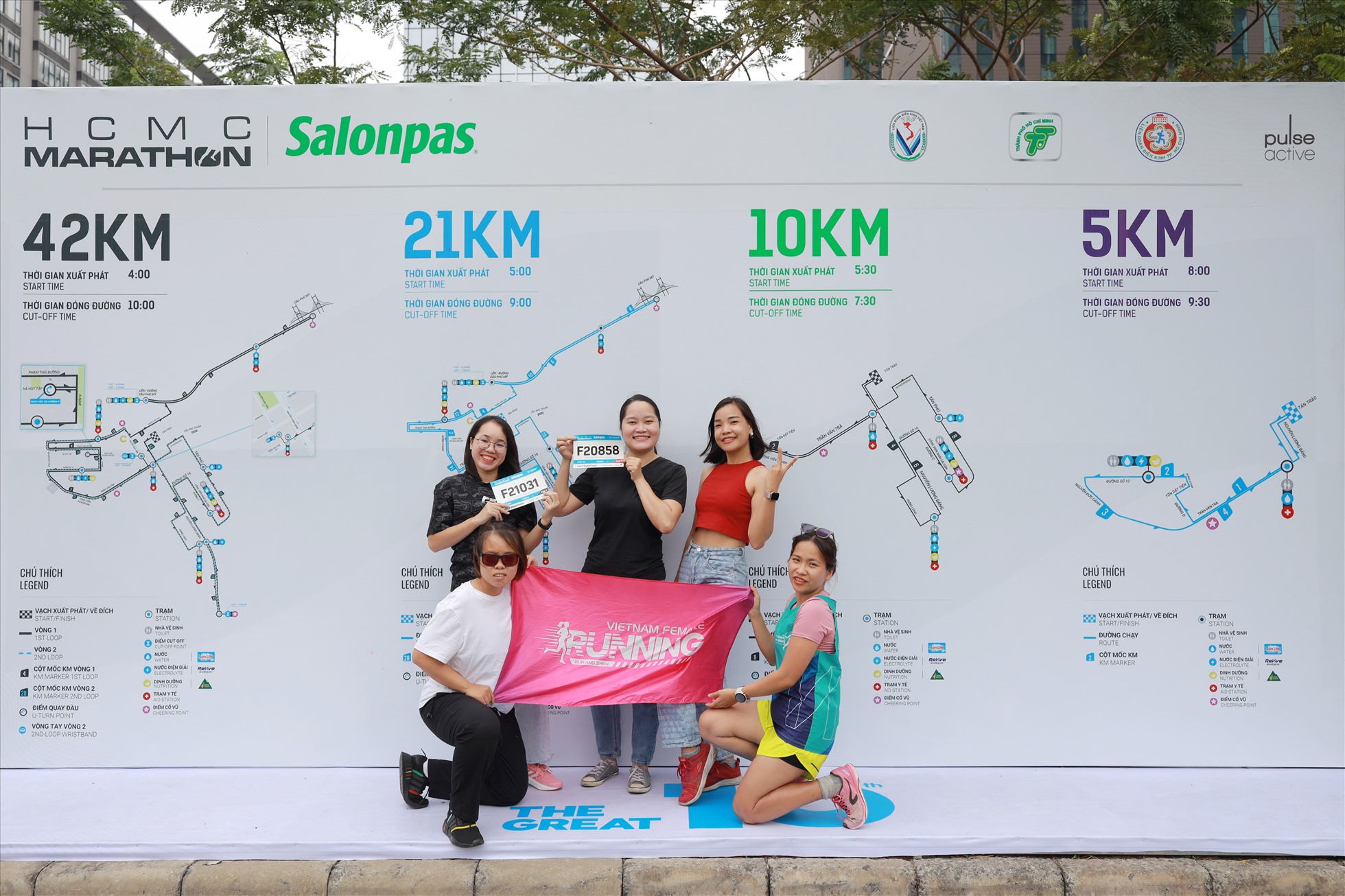 Các vận động viên hào hứng chinh phục thử thách tại HCMC Marathon 2023. Ảnh: Anh Đào