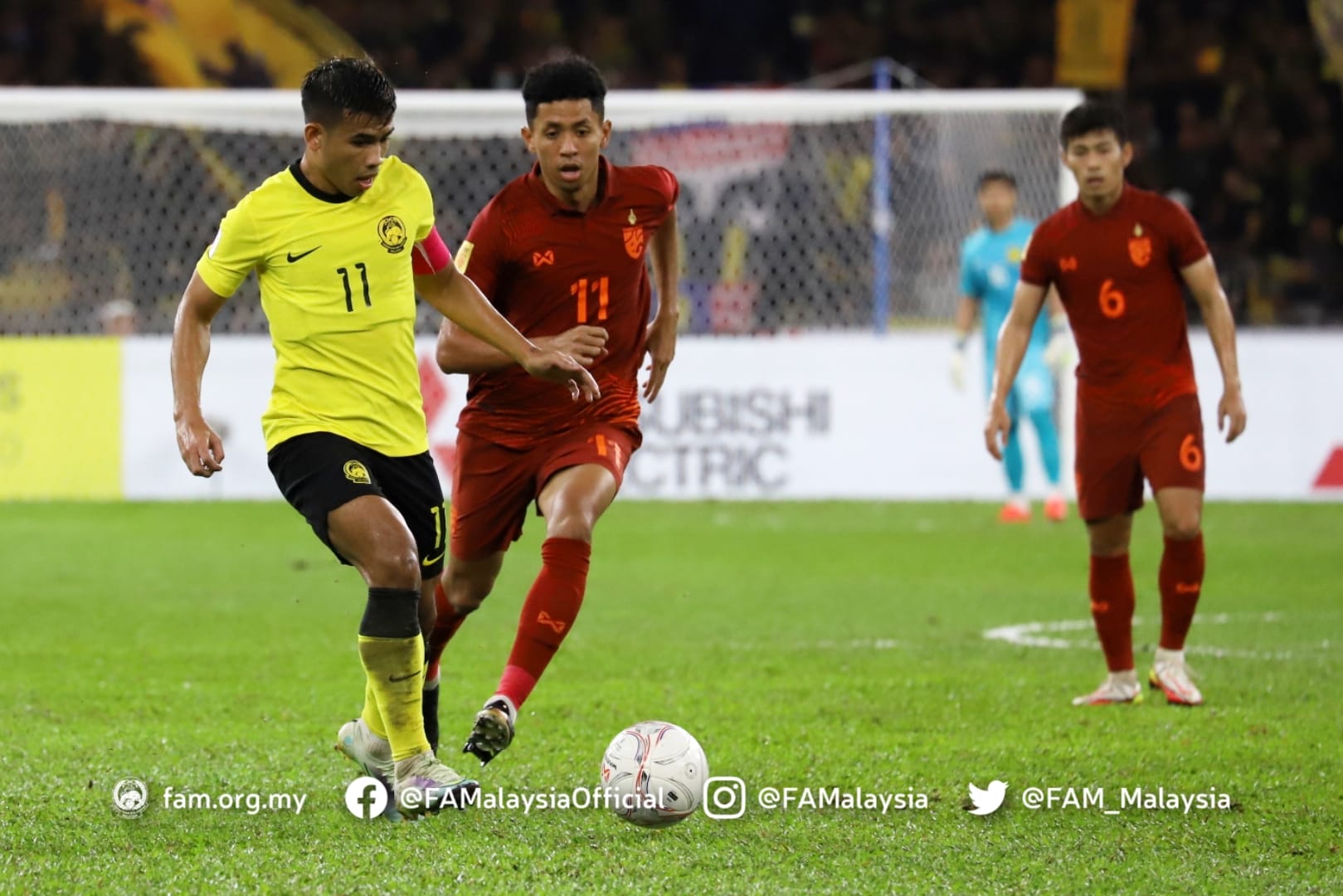 Sau bàn thua, đội khách Thái Lan khẩn trương dâng cao tấn công tìm bàn gỡ. Tuy nhiên, đoàn quân của huấn luyện viên Mano Polking vấp phải sự chống cự quyết liệt của các cầu thủ đội chủ nhà.