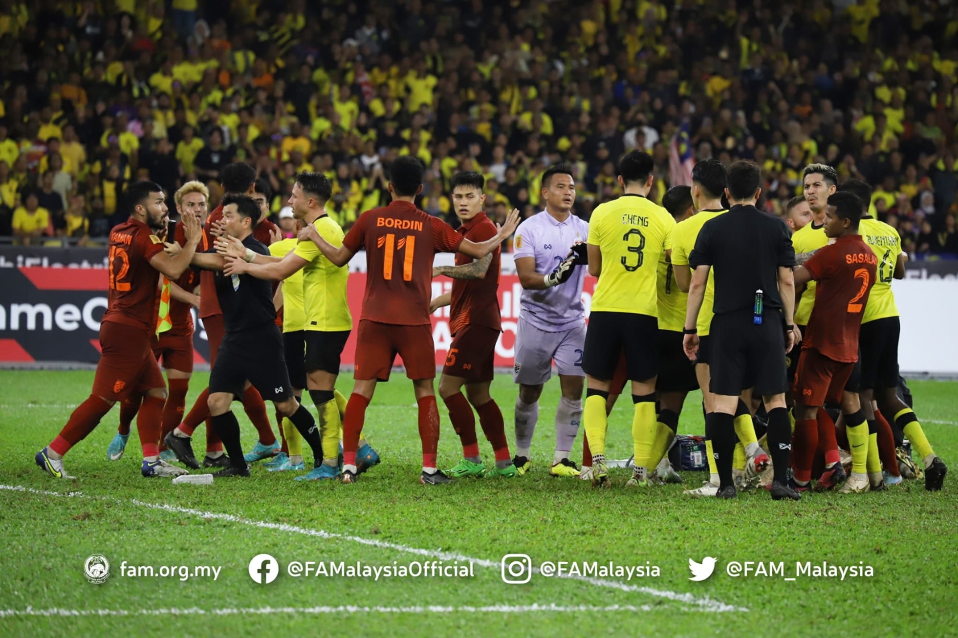 Tuy nhiên, sau khi tham khảo các trợ lý, trọng tài người Hàn Quốc đã từ chối bàn thắng của Malaysia khi cho rằng cầu thủ Malaysia đã phạm lỗi với đối phương trước khi bóng đi vào lưới.