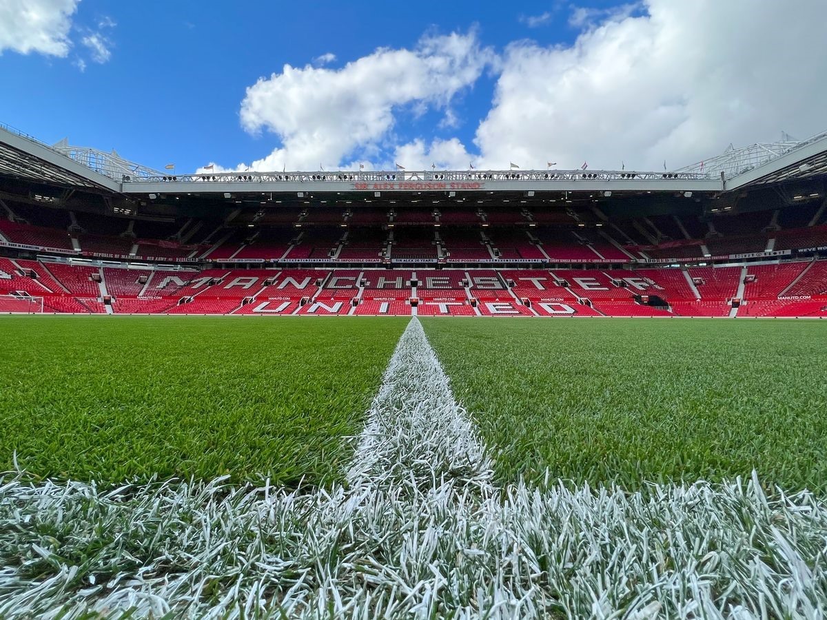 Sân Old Trafford sẽ chờ những giấc mơ mới. Ảnh: AFP