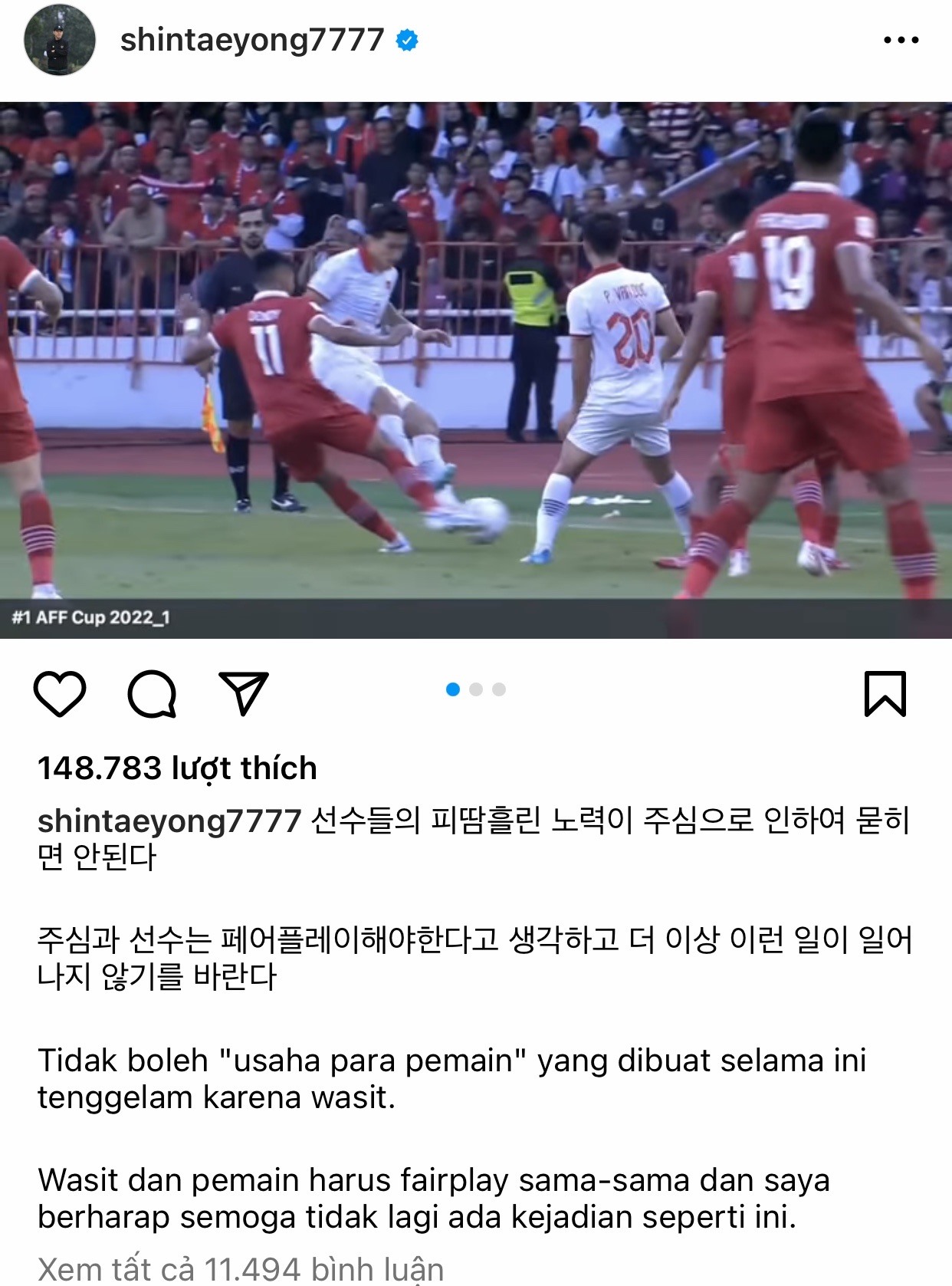 Huấn luyện viên Shin Tae-yong đăng tải video ghi lại những pha tranh chấp quyết liệt của hậu vệ Văn Hậu lên trang Instagram cá nhân. Ảnh: chụp màn hình