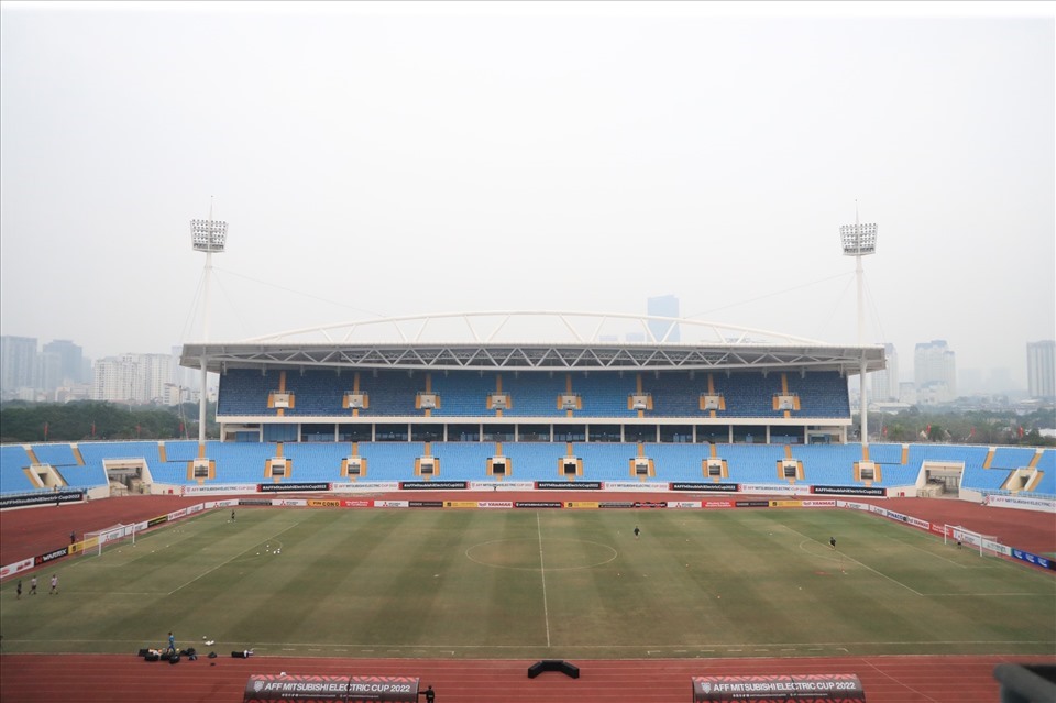 Mặt cỏ sân Mỹ Đình và các cơ sở hạ tầng có sự thay đổi tích cực hơn trước trận bán kết lượt về AFF Cup 2022 giữa tuyển Việt Nam và Indonesia.  Ảnh: Minh Dân