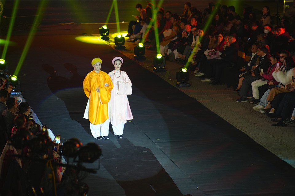 Những mẫu trang phục mang đến cho khán giả trải nghiệm về hành trình cổ phục Việt từ xa xưa. Ảnh: Ban tổ chức