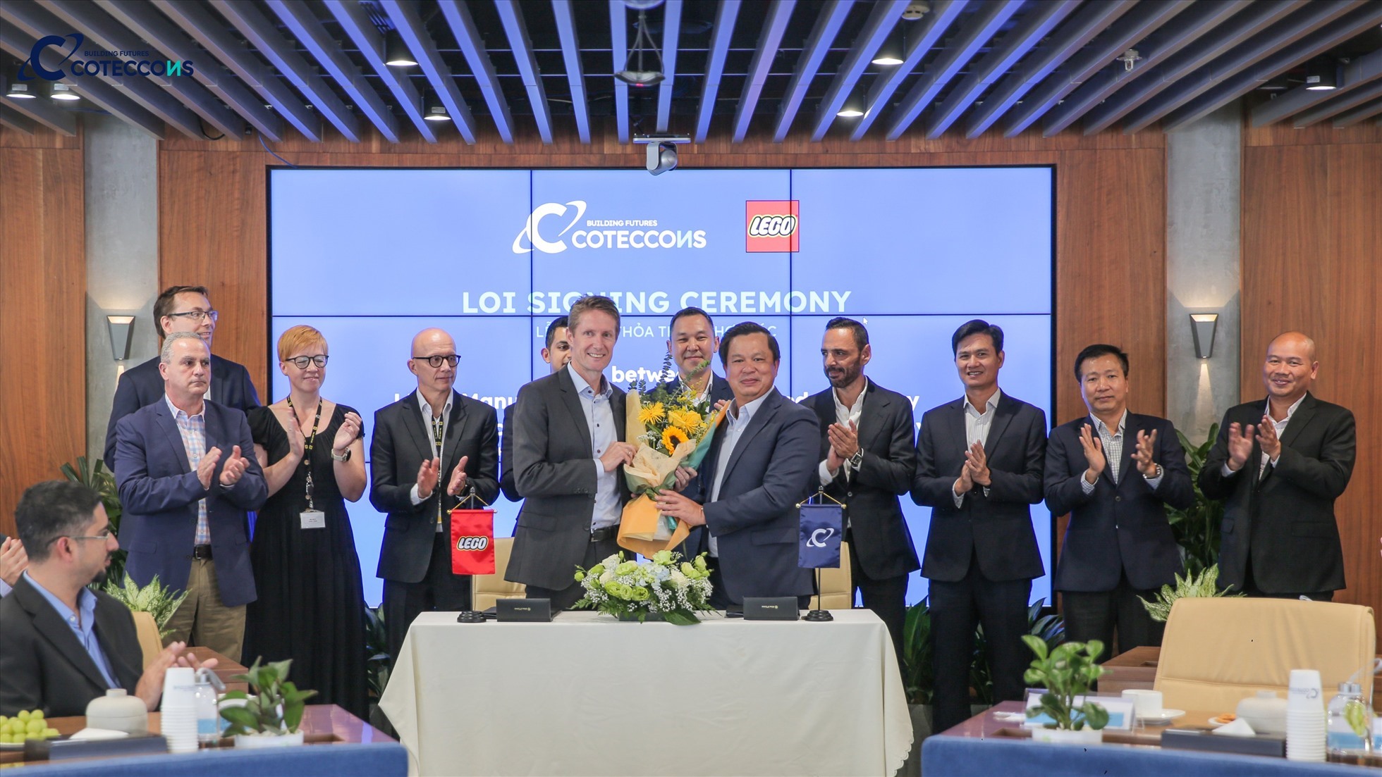 Công ty CPXD Coteccons cùng Công ty TNHH LEGO Manufacturing Việt Nam chính thức ký kết hợp tác về việc triển khai xây dựng nhà máy LEGO® tại Việt Nam. Ảnh: T.TH