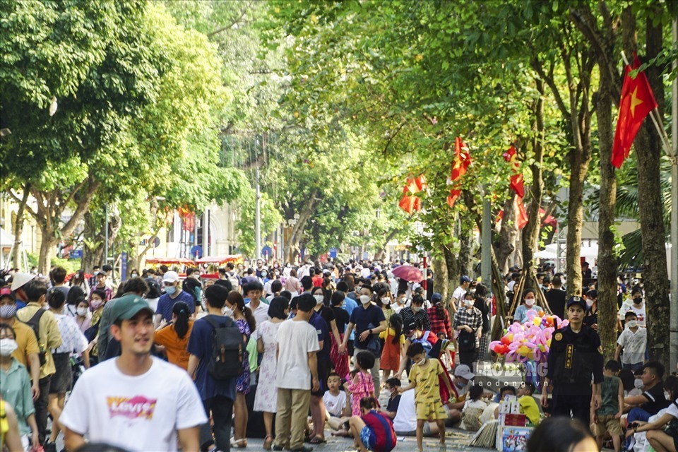 Du lịch Hà Nội đặt mục tiêu đón khoảng 3 triệu lượt khách trong năm 2023. Ảnh: Tùng Giang