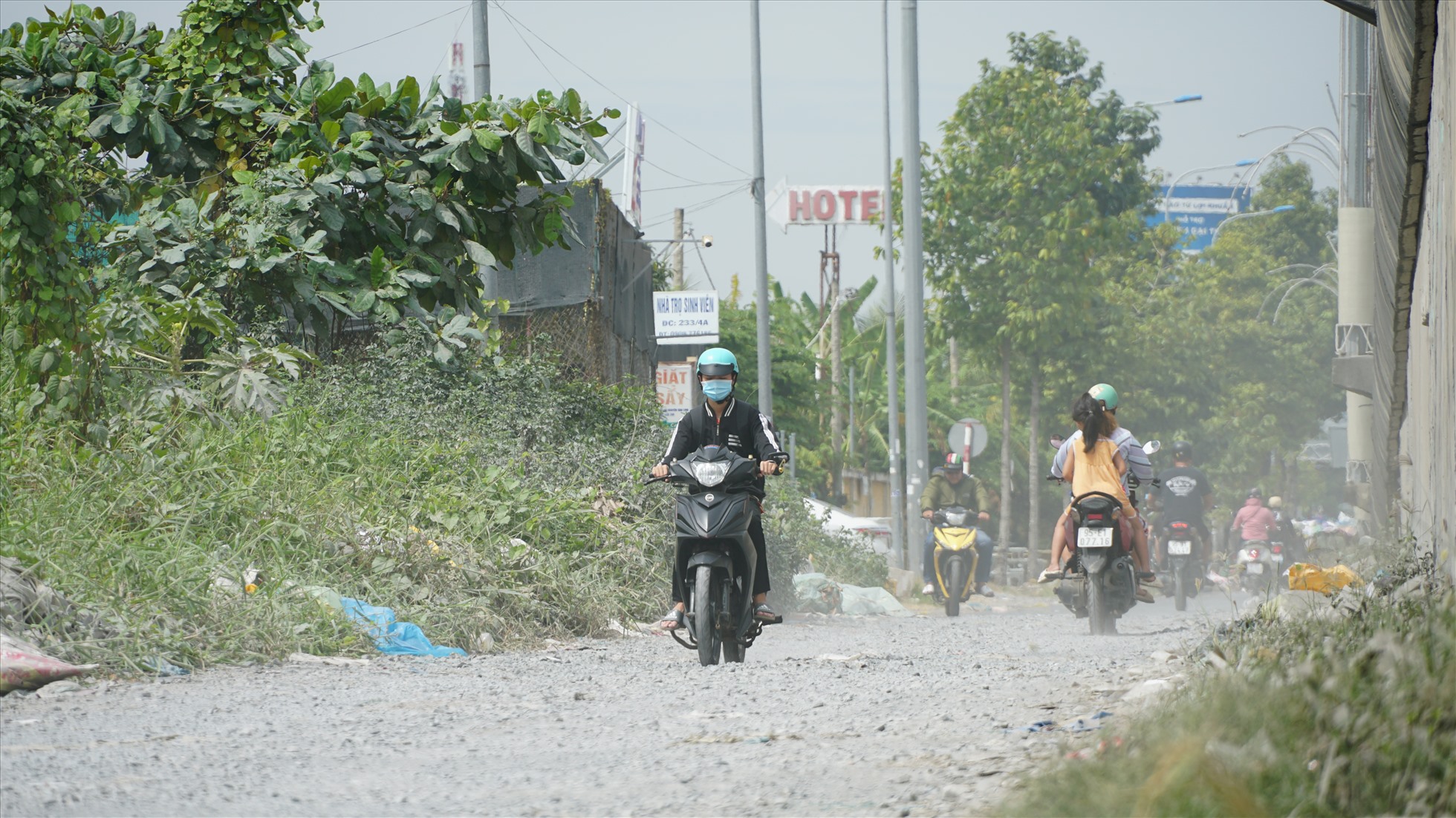 Ông Điền thông tin thêm, phòng Quản lý đô thị cũng đã có kiến nghị Khu quản lý đường bộ 4.5 sớm khẩn trương, duy tu, sửa chữa lại tuyến đường. Đồng thời, rà soát lại hồ sơ để sớm bàn giao cho địa phương quản lý, tạo điều kiện thuận lợi để thực hiện công tác duy tu, đảm bảo an toàn giao thông cũng như mỹ quan đô thị của khu vực trong dịp Tết Nguyên đán sắp tới.