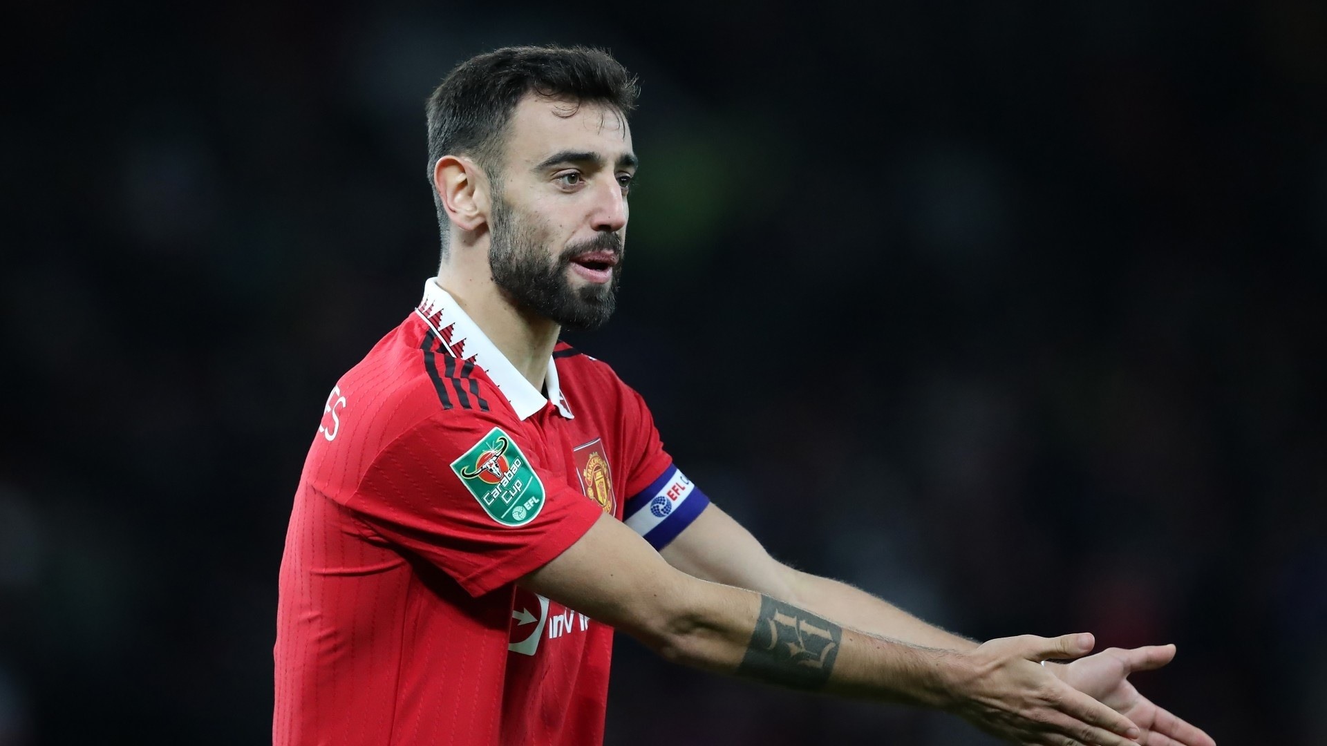 Bruno Fernandes trong một trận đấu tại League Cup. Ảnh: AFP